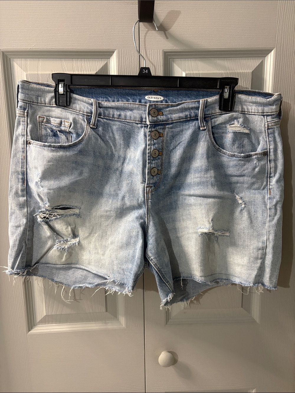 Old Navy Women’s Light Blue Distressed Denim Jean Shorts Size 16 5” inseam